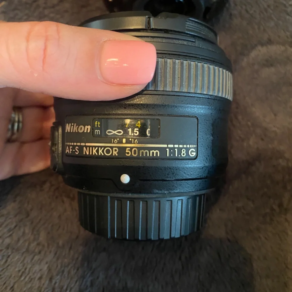 Nikon D3000 digital SLR camera